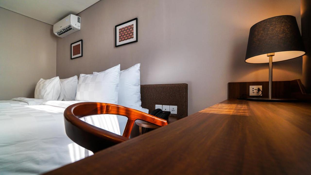 Tuscany Boutique Hotel South Tangerang Exteriör bild