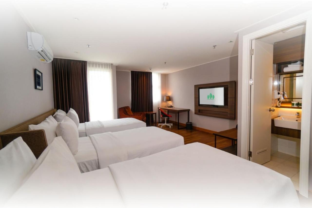 Tuscany Boutique Hotel South Tangerang Exteriör bild